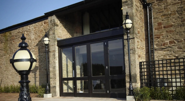 Кровать в общем номере Lancashire Manor Hotel, BW Signature Collection