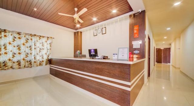 Oyo 40806 Airport Pride Inn, Rezerwuj Hotel Maisaram Telangana