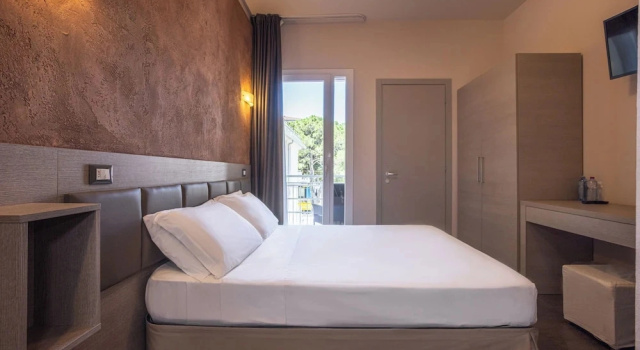 Семейный номер Standard с балконом Hotel Helvetia