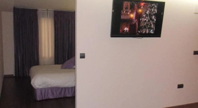 Area de Servicio Villamartín, Забронировать Отель Villamartín de la Abadía El Bierzo