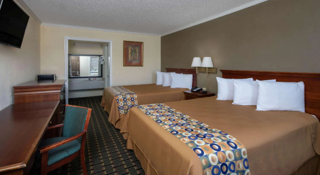 Четырёхместный номер Standard Travelodge by Wyndham Orangeburg