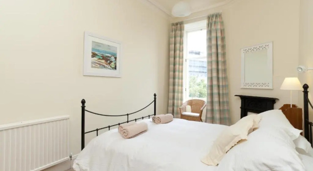 380 Charming one bedroom property in an attractive residential area with great cafes, restaurants and shops nearby, Prenota Hotel Merchiston 