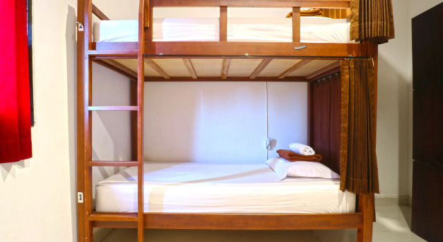 Кровать в общем номере In Calm Hostel Canggu