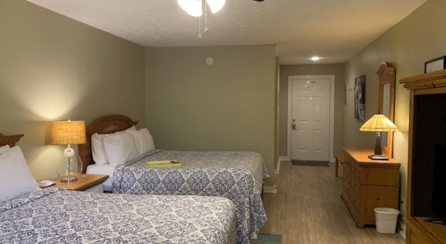 Standard Vierer Zimmer mit Balkon und mit Gartenblick Woodbridge Inn & Tavern