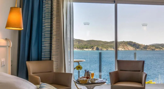 Номер Superior с балконом и с видом на море Отель Gran Fornells Thalasso and Spa