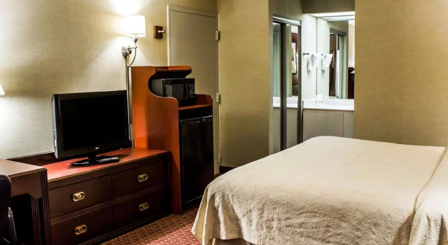 Двухместный номер Standard Quality Inn Roanoke Rapids