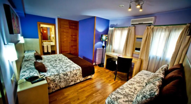 Трёхместный номер Standard Hotel Condes de Castilla