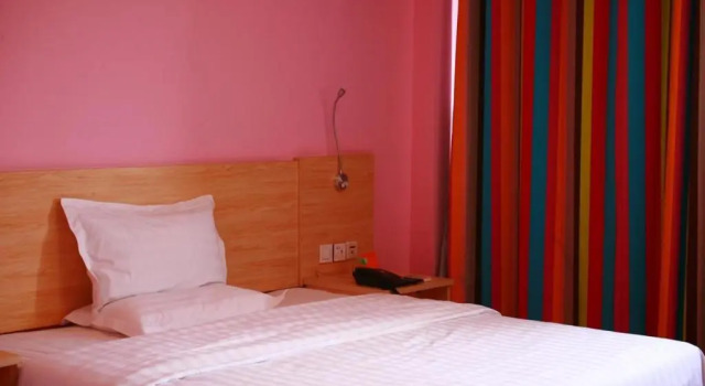 7Days Inn Zibo Dongsi Road Shengshi Xincheng, Prenota Hotel Zibo Shandong