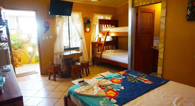 Cabinas Jimenez, Rezervovat Hotel Hotely v Puntarenas s parkováním, Parkování