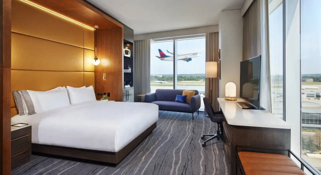Двухместный номер Premium Runway View InterContinental Minneapolis - St. Paul Airport by IHG