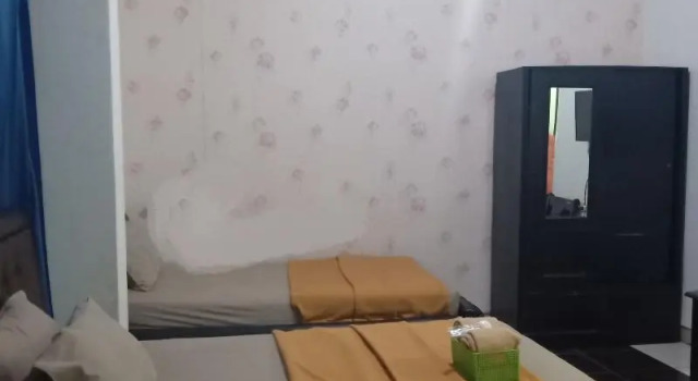 Deluxe Doppel Zimmer RedDoorz Syariah At Santana Stasiun Kepanjen