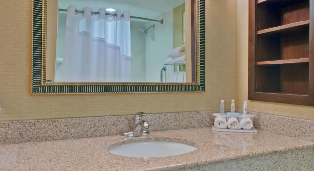 Люкс Holiday Inn Express & Suites Huntsville by IHG