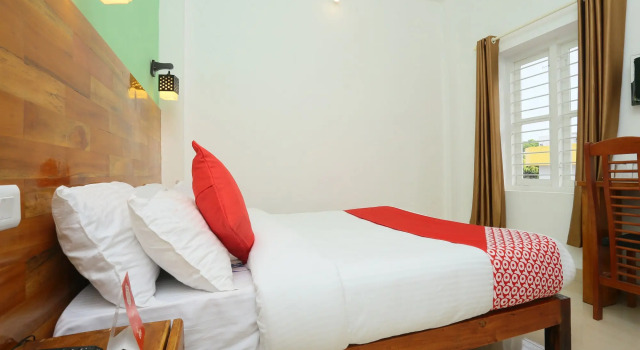 OYO 22309 Hotel Jumayira International, Забронировать Отель Отели штата Кералы с завтраком, Завтраки