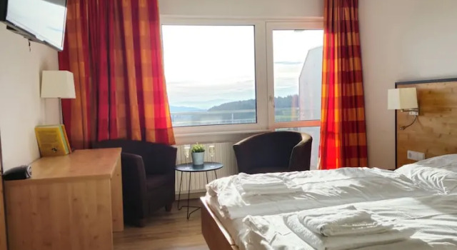 Двухместный номер Classic с балконом и с видом на горы Hotel Löwen  by Mastiff