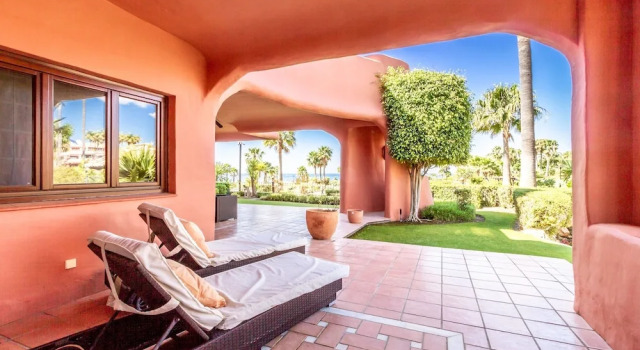 Апартаменты Frontline beach 3 bedroom apartment
