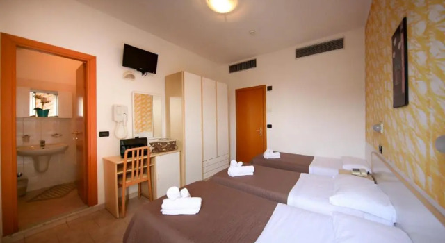 Трёхместный номер Standard с балконом Hotel Petrarca