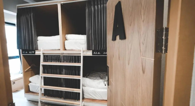 Кровать в общем номере Stay Thapae Hostel