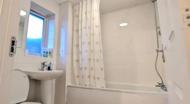 Номер Standard Guest Rooms Near City Centre & Anfield, 4 Rooms & 3 Baths