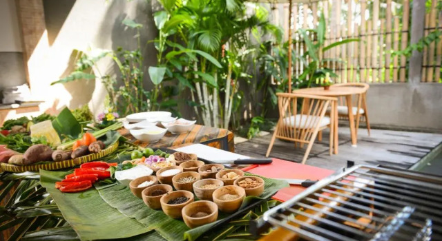 Люкс с видом на бассейн Purana Suite Ubud