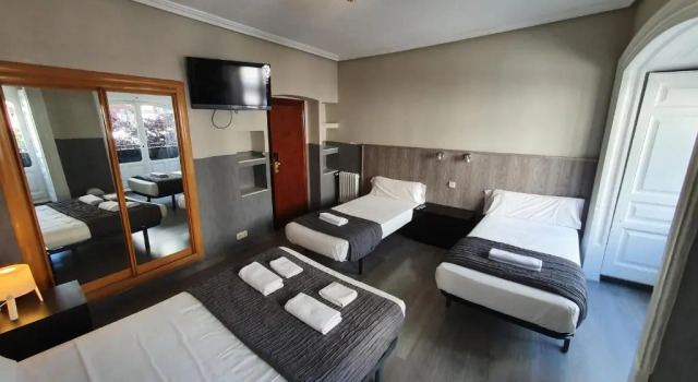 Семейный номер Standard с балконом Plaza Dort Rooms IV