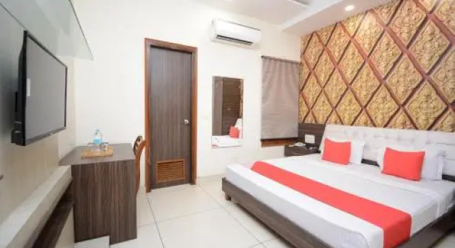 OYO 28465 Hotel Dhingra, Prenota Hotel Moga Punjab