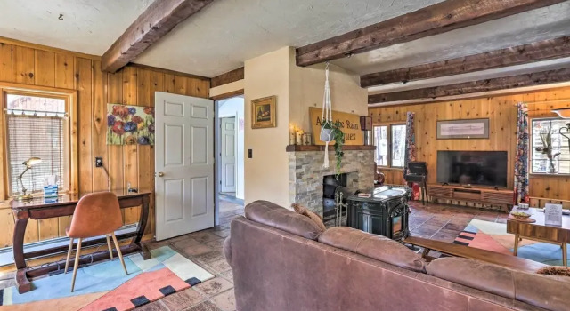 Lake Cabin with King Bed, Foodie Kitchen, and Views, Buchen Sie Ferienhaus Twin Lakes USA