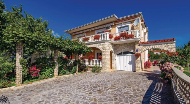 Beautiful Home in Matulji With Wifi and 2 Bedrooms, Забронировать Апартаменты/квартира Отели Матулей с парковкой, Парковка