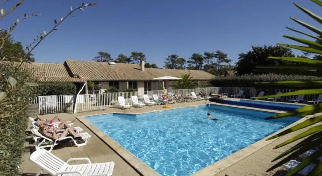 Estivel - Résidence CAPDEVILLE, Prenota Appartamento Hotel a Medoc con piscina, Piscina