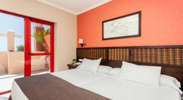 Полулюкс Holiday World Resort Affiliated by Meliá