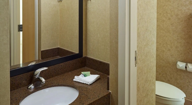 Четырёхместный номер Premium LivINN Hotel Cincinnati North/ Sharonville