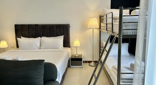 Семейный номер Standard с балконом AMIRI PLACE HOTEL