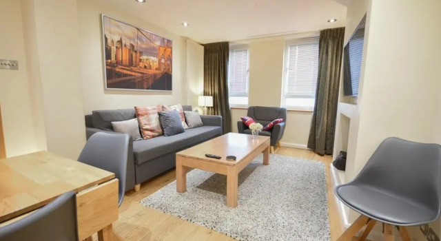 2-bedroom Tower Bridge Apartment Private Terrace for 6, London, Varaa Huoneisto Asunnot kohteessa Merseyside, Huoneisto