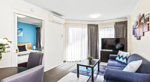 Апартаменты Standard с балконом Metro Apartments on King
