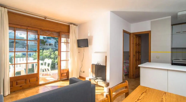 Sr-37, Prenota Hotel Sa Riera Girona