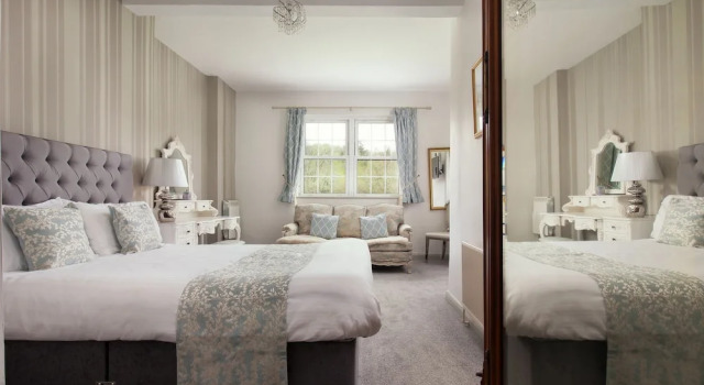 Номер Classic Fox & Hounds Country Hotel