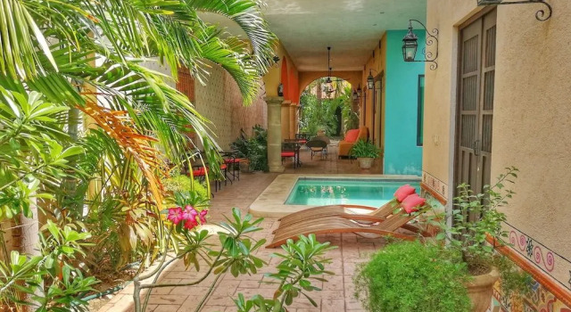 Casa Dos Lirios Boutique B&B, Rezerwuj Bed and Breakfast Hotele w Yucatán z parkingiem, Parking