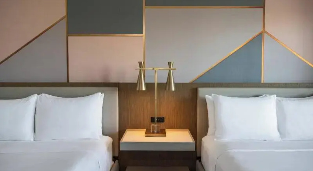 Четырёхместный номер Standard с балконом Renaissance Esmeralda Resort & Spa, Indian Wells