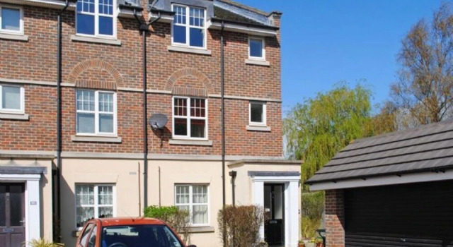 17 Quinton Fields, Emsworth, Book Hotel Hoteller i Emsworth med parkering, Parkering