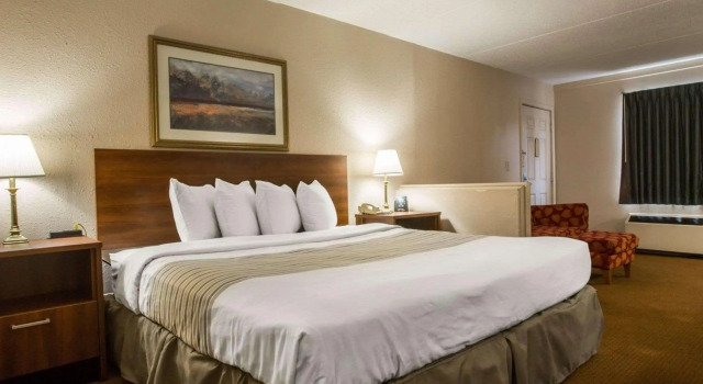 Econo Lodge Inn & Suites Columbus near Fort Benning