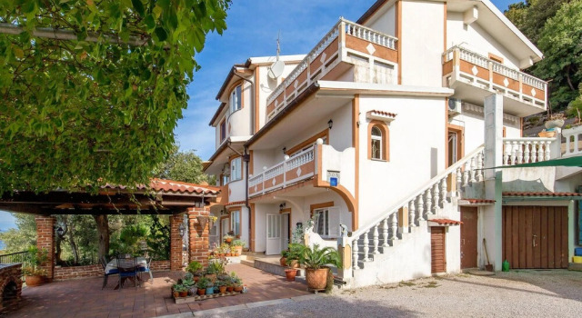 Awesome Apartment in Rab With Wifi and 2 Bedrooms, Prenota Appartamento Hotel a Isole Quarnerine con parcheggio, Parcheggio