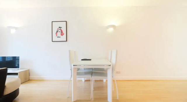 Clean, Secure 2BR Flat for 4 in East London, Забронировать Отель Отели Англии 3 звезды, 3*