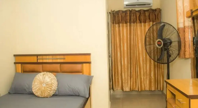 Home Away From Home in Gowon Estate -0904 937 8274, Rezerwuj Hotel Hotele w Lagos z parkingiem, Parking