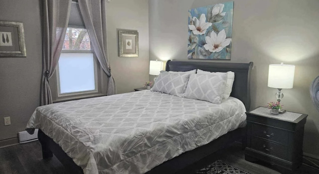 Коттедж France and Flowers - Private 3-Bed Apartment