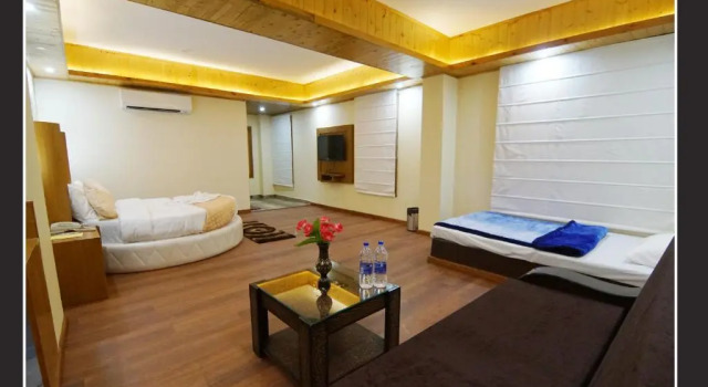 Полулюкс с видом на горы Grand Krisa Resort & SPA, Manali Experience Luxury With all Weather ACs in Every Room