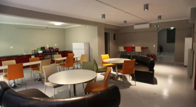 Stay Hybrid Youth Hostel, Забронировать Хостел Хостелы Салоников, рядом с Триумфальная арка императора Галерия, Хостел