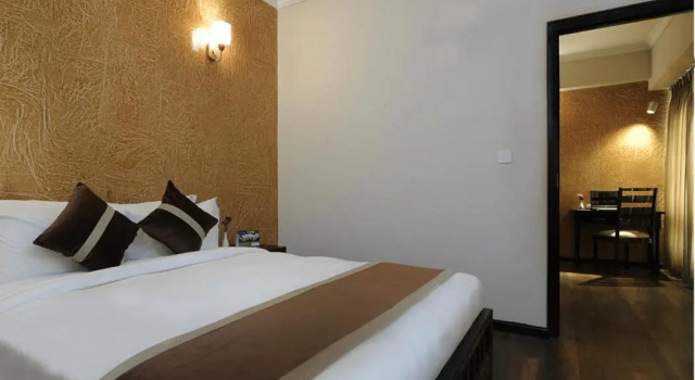 Люкс Hotel Sarowar Pokhara-Luxury Hospitality in the Heart of Pokhara
