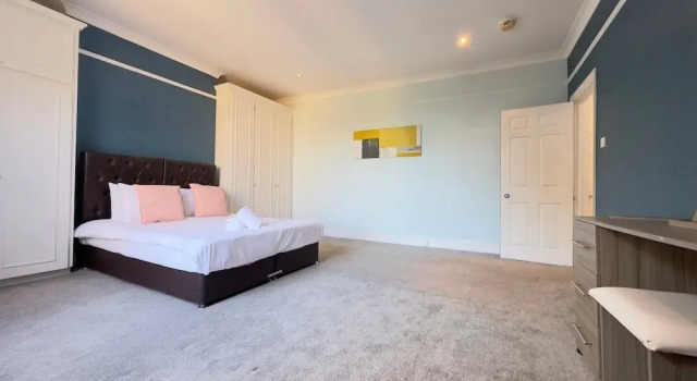 Great View- Ealing Heights