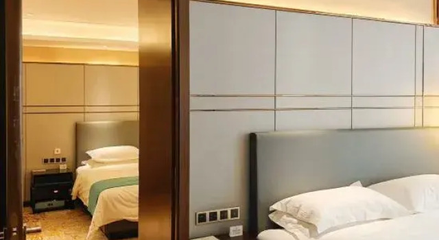 Семейный люкс Executive Zhongzhou Huayue International Hotel