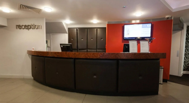 Stirling Court Hotel, Забронировать Отель Отели Центральной Шотландии с парковкой, Парковка