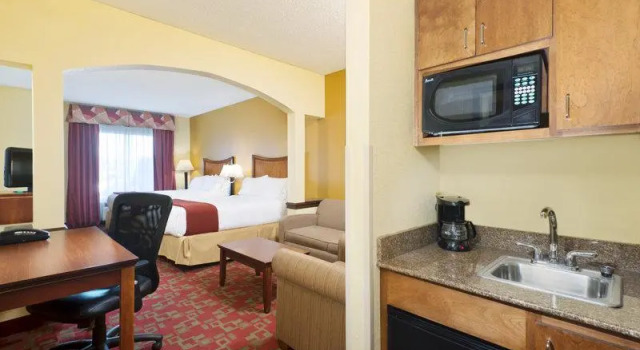 Люкс c 1 комнатой Holiday Inn Express Suites Little Rock West by IHG